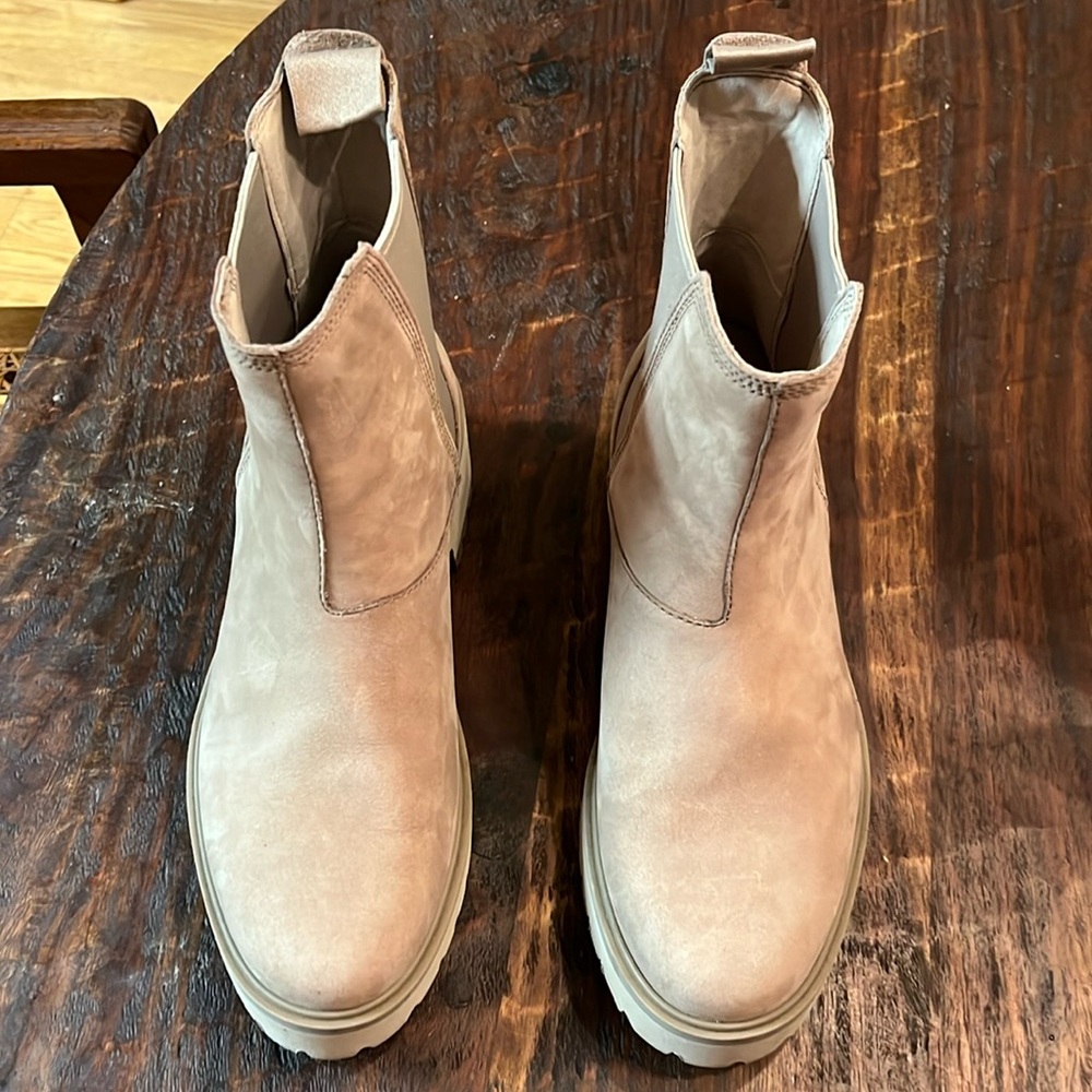 Timberland women boots like new